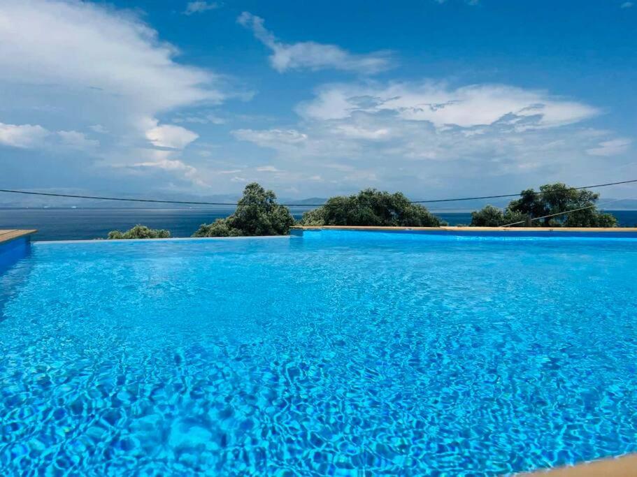 Bazén v ubytování Kalyva Country House, with private beach and pool nebo v jeho okolí