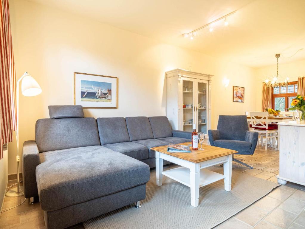 a living room with a couch and a table at Ferienhaussiedlung Strandperlen Sanddornhof 4a (Typ IX) in Wustrow