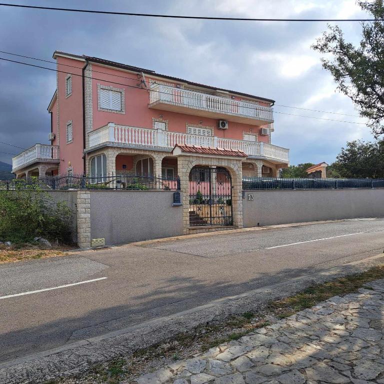 Zgrada u kojoj se nalazi apartman