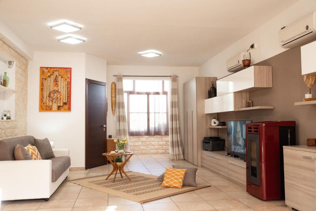 A kitchen or kitchenette at Domo Anghèleda - Alghero casa indipendente vicino al mare
