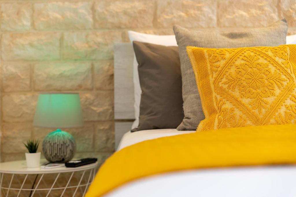 A bed or beds in a room at Domo Anghèleda - Alghero casa indipendente vicino al mare