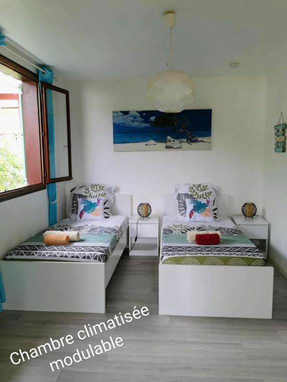 Postel nebo postele na pokoji v ubytování L'Odyssée - 3 pièces, piscine et mer, idéalement situé
