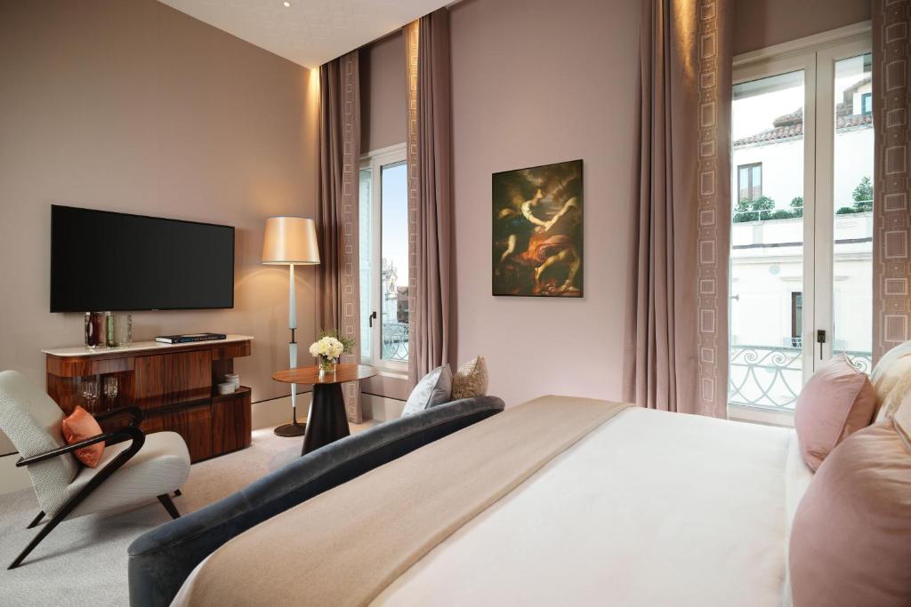 Postel nebo postele na pokoji v ubytování The St. Regis Venice