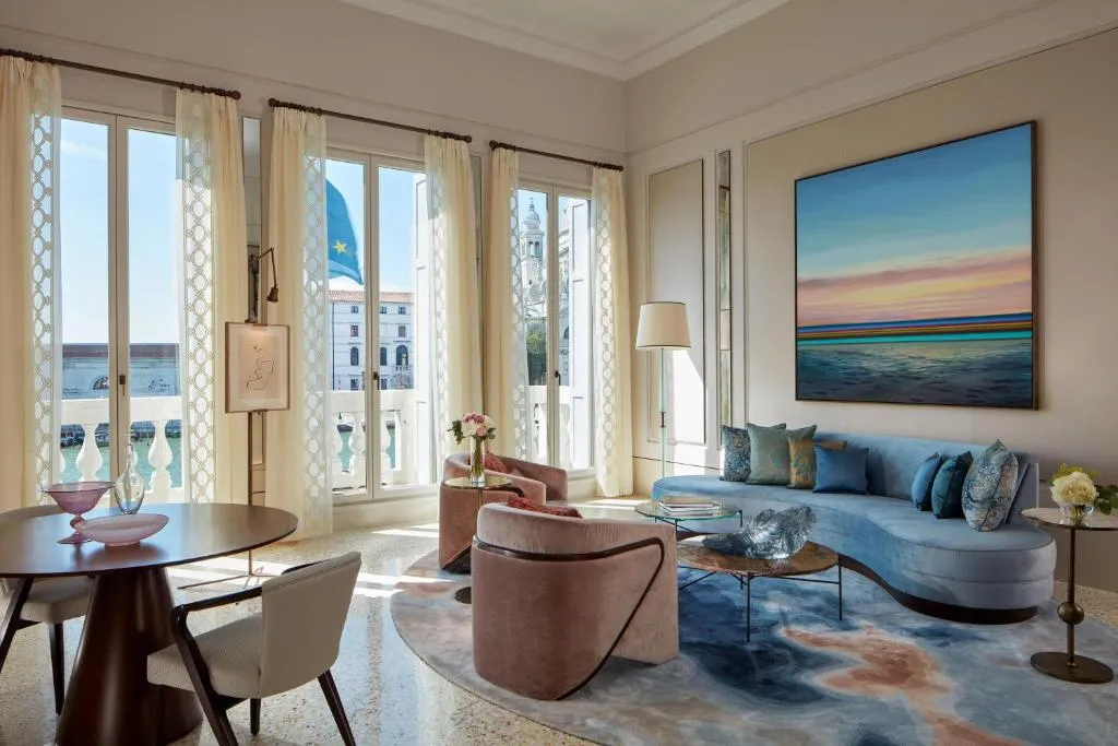 One-Bedroom Monet King Suite