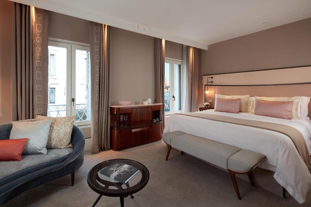 Postel nebo postele na pokoji v ubytování The St. Regis Venice