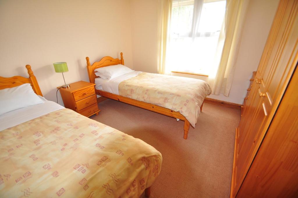 Warrens Village Motel and Self Catering - Chalet (4 Adults)