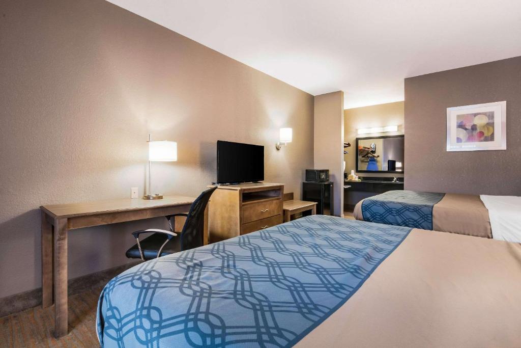 TV a/nebo společenská místnost v ubytování Econo Lodge Forrest City I-40