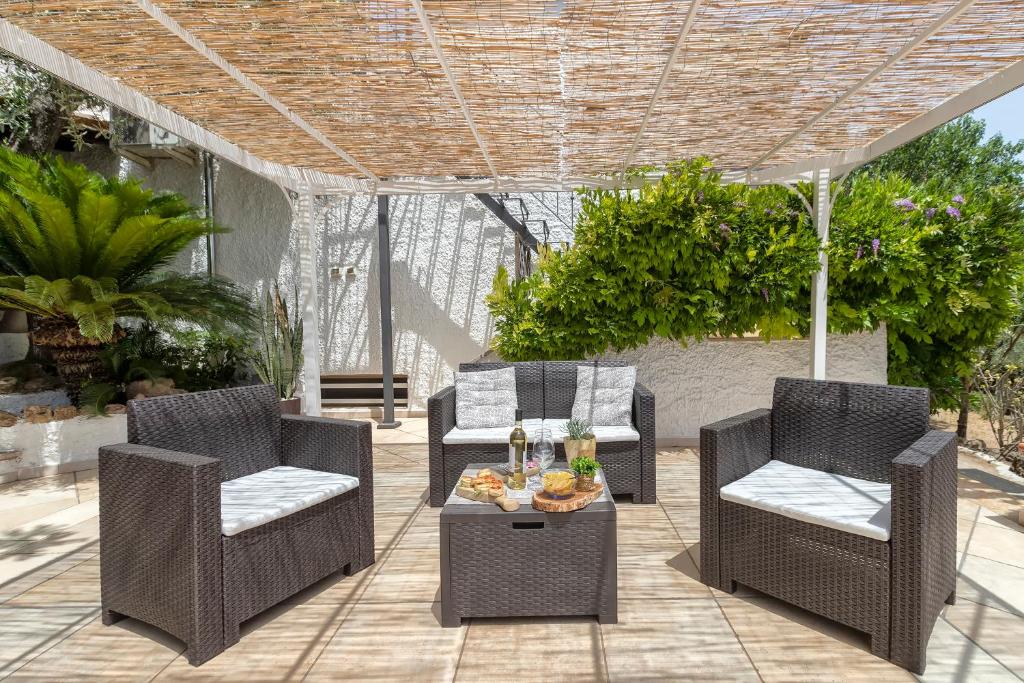 A seating area at Domo Anghèleda - Alghero casa indipendente vicino al mare