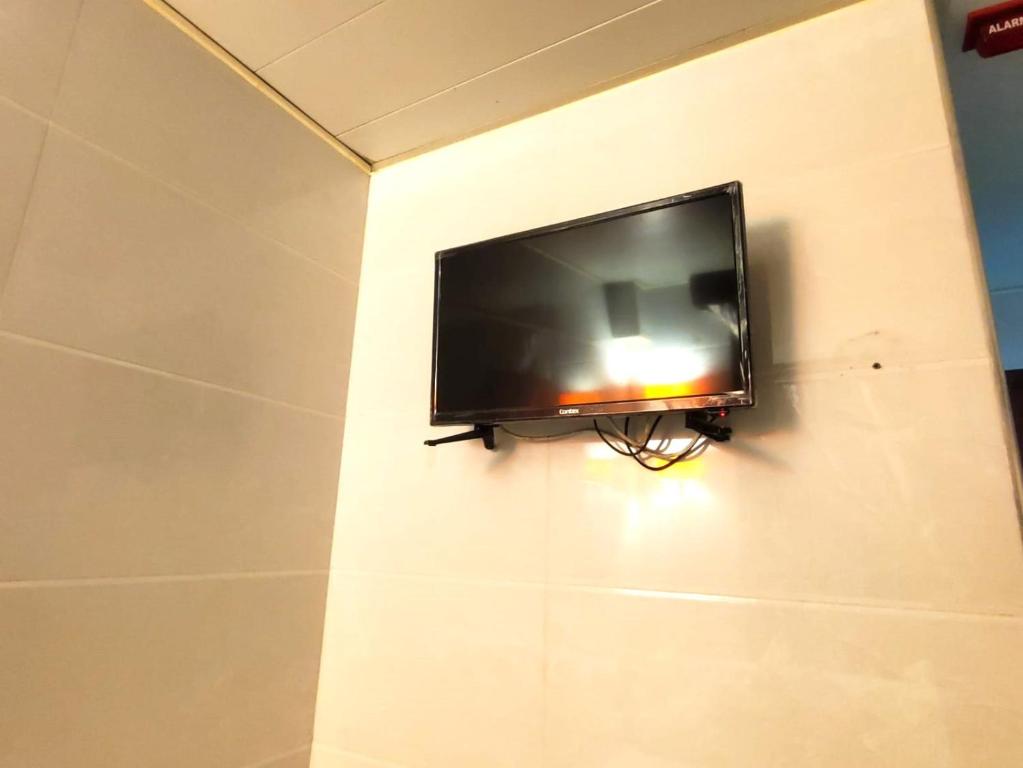TV a/nebo společenská místnost v ubytování International Metro Guest House