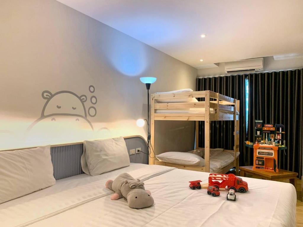 Postel nebo postele na pokoji v ubytování Herma Hotel