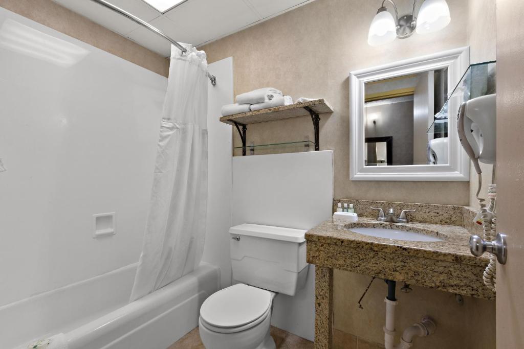 Quality Inn Wayne - Fairfield Area - Efficiency Queen Suite With Living Room - Non Smoking
