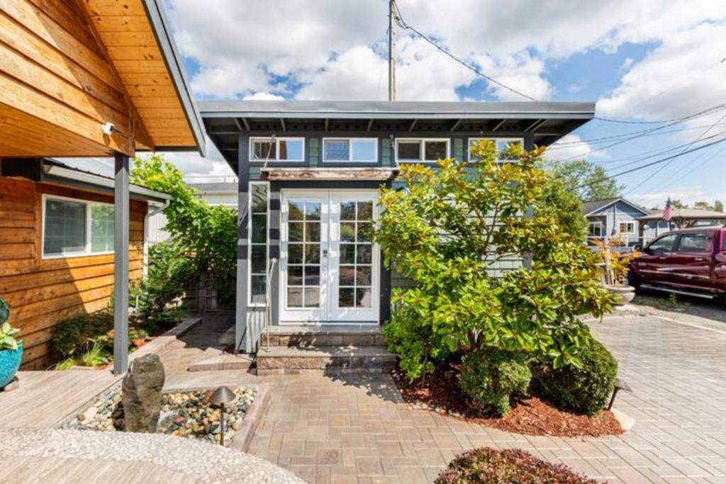 Birch Bay Beach Cabana - Housity