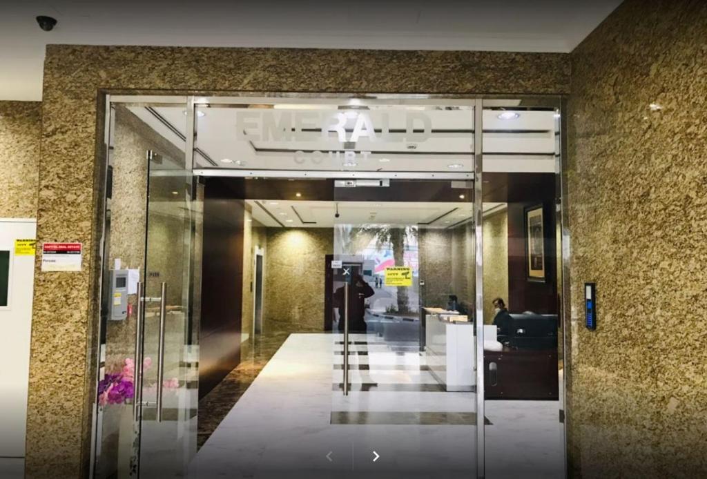 Vstupní hala nebo recepce v ubytování Striped Partition Room in Barsha 1 Near Mall of the Emirates
