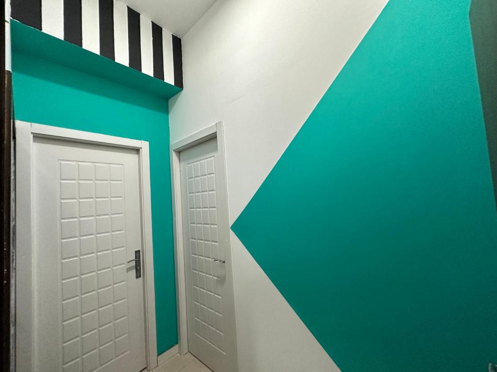 Fotografie z fotogalerie ubytování Striped Partition Room in Barsha 1 Near Mall of the Emirates v Dubaji