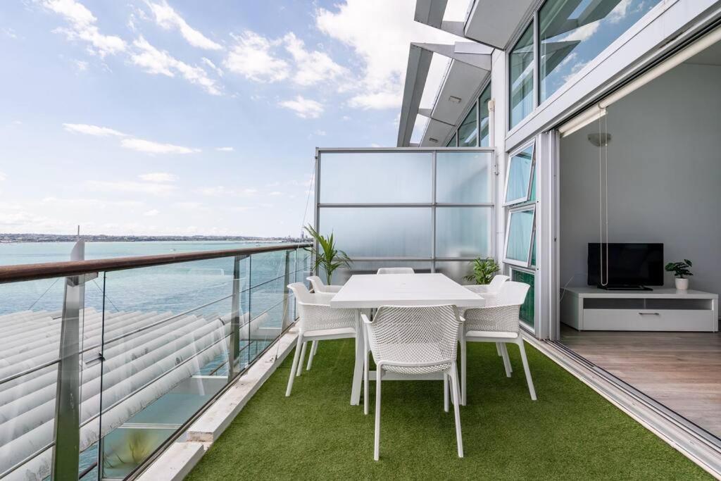 Photo inspiration: Picture Idea: Spacious Penthouse With Spectacular Harbour Views Auckland Updated