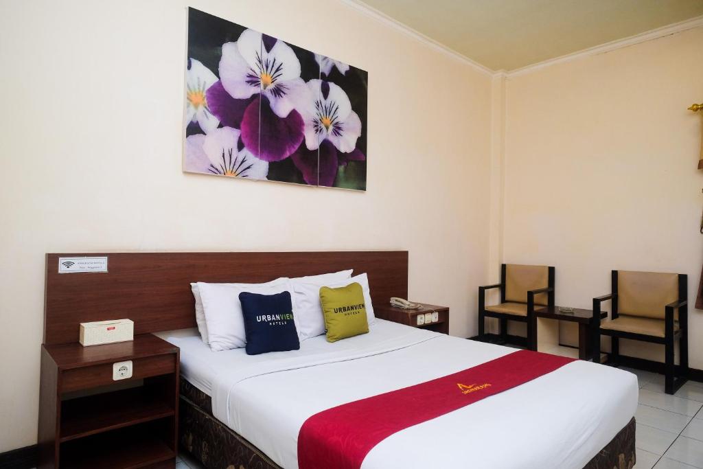 Urbanview Hotel Anggraeni Jatibarang - Standard Queen Room