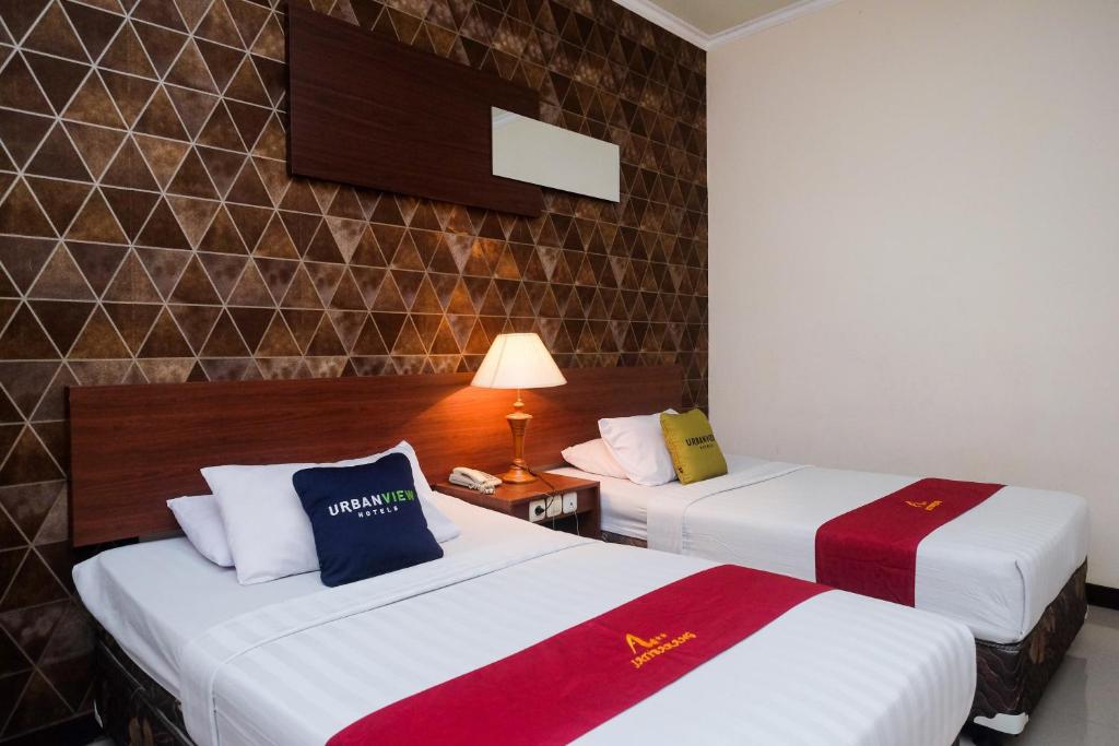 Urbanview Hotel Anggraeni Jatibarang - Deluxe Twin Room