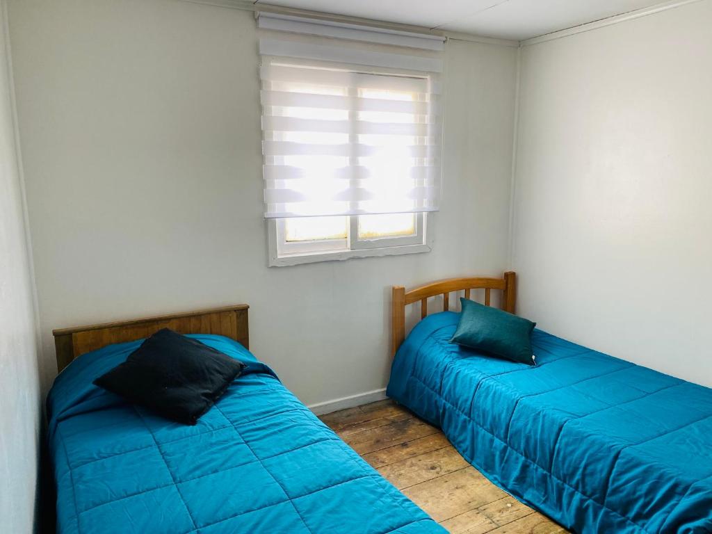 En eller flere senge i et værelse på Alojamiento Casa Nordica