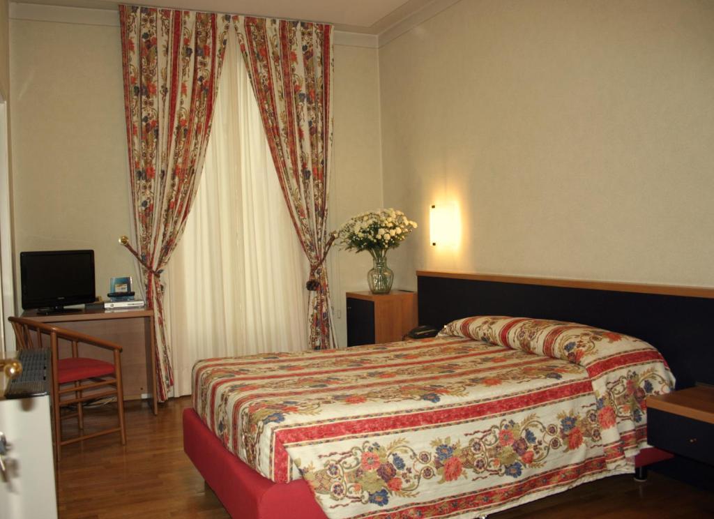 Hotel Gambara - Chambre Simple Avec Terrasse