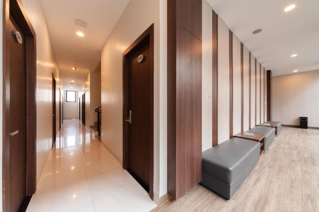 Posezení v ubytování Urbanview Hotel Cengkareng Jakarta by RedDoorz
