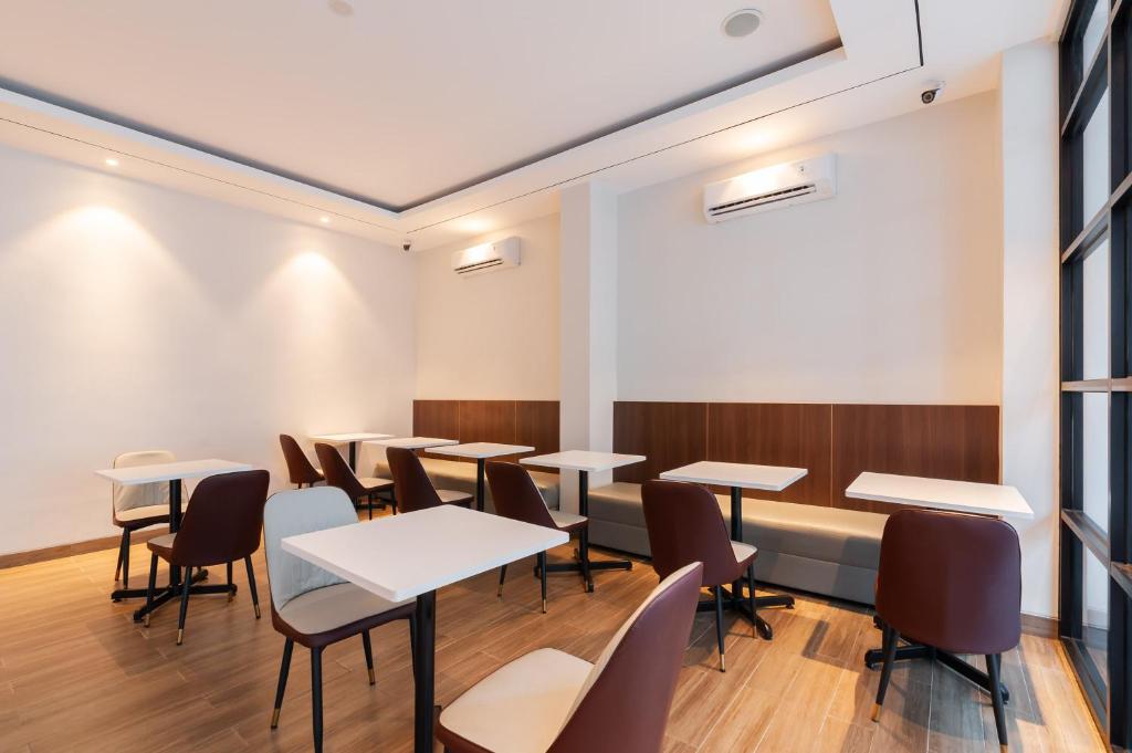 Posezení v ubytování Urbanview Hotel Cengkareng Jakarta by RedDoorz