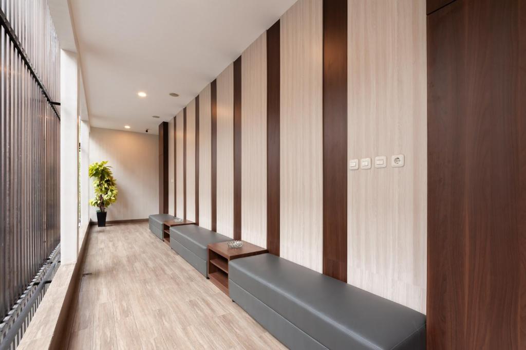 Posezení v ubytování Urbanview Hotel Cengkareng Jakarta by RedDoorz