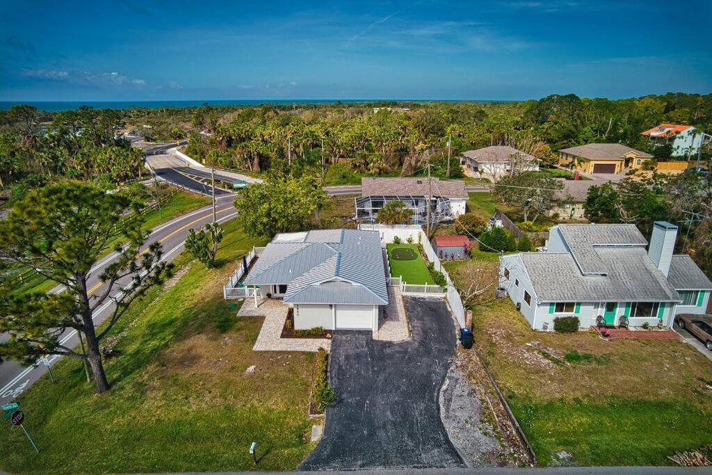 an overhead view of a house with a yard at New Beach Cabana with Mini Golf in Venice