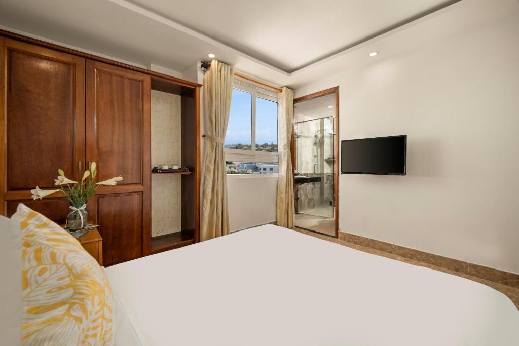 TV a/nebo společenská místnost v ubytování Titan Hotel Da Nang