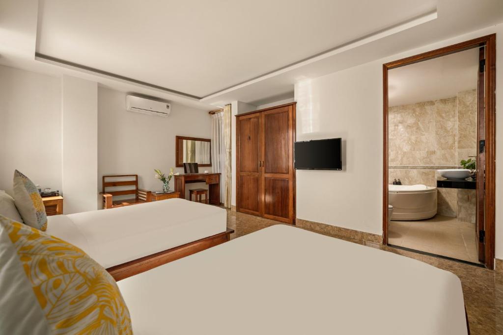 TV a/nebo společenská místnost v ubytování Titan Hotel Da Nang
