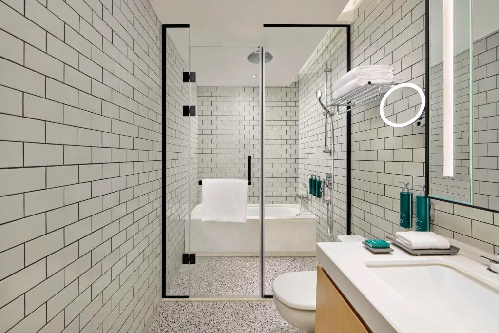 Koupelna v ubytování DoubleTree by Hilton Shenzhen Airport Residences