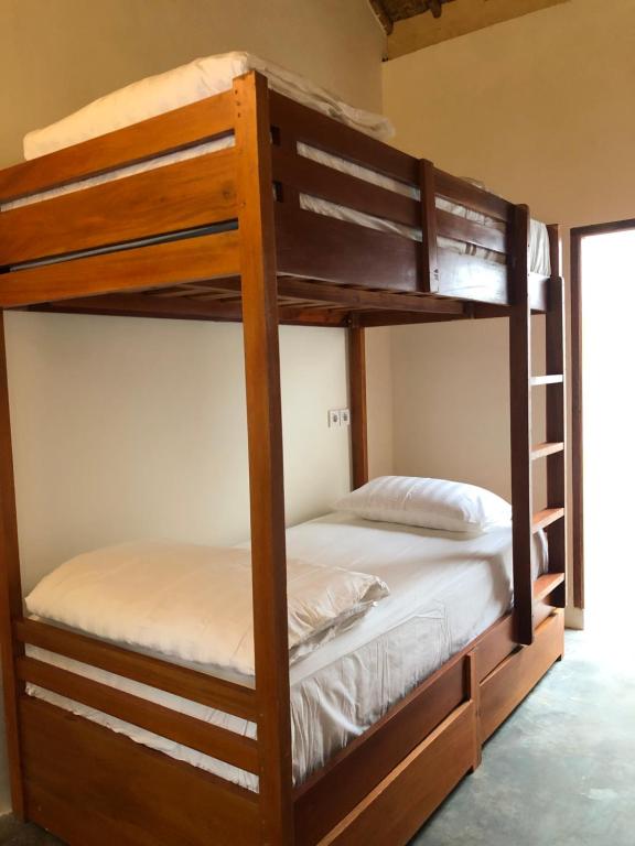 Postel nebo postele na pokoji v ubytování Roots Hotel Trawangan