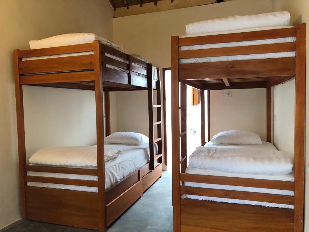 Postel nebo postele na pokoji v ubytování Roots Hotel Trawangan