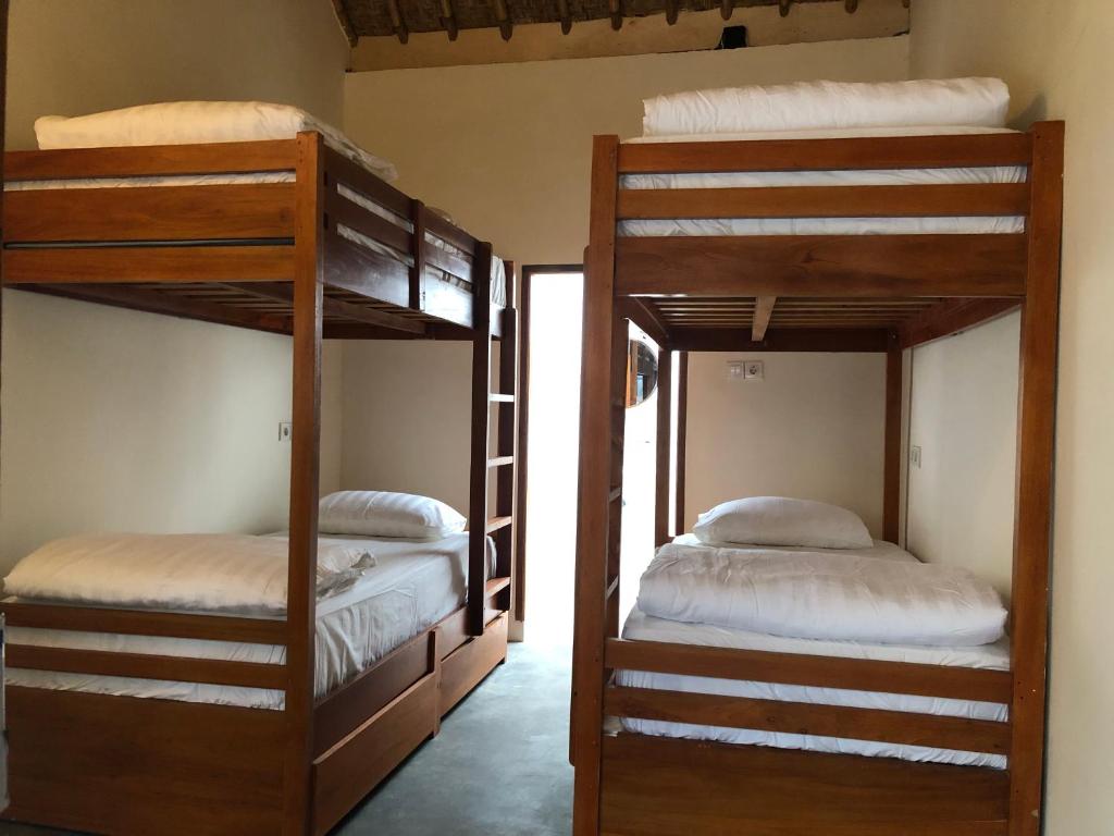 Postel nebo postele na pokoji v ubytování Roots Hotel Trawangan