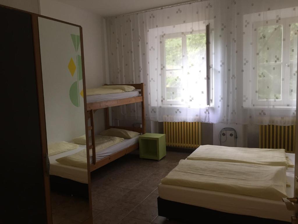 Postel nebo postele na pokoji v ubytování Jugendhotel Nürnberg