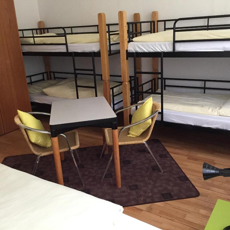 Postel nebo postele na pokoji v ubytování Jugendhotel Nürnberg