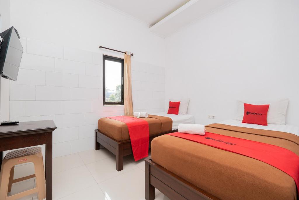RedDoorz near Jawa Timur Park 3 - 双室