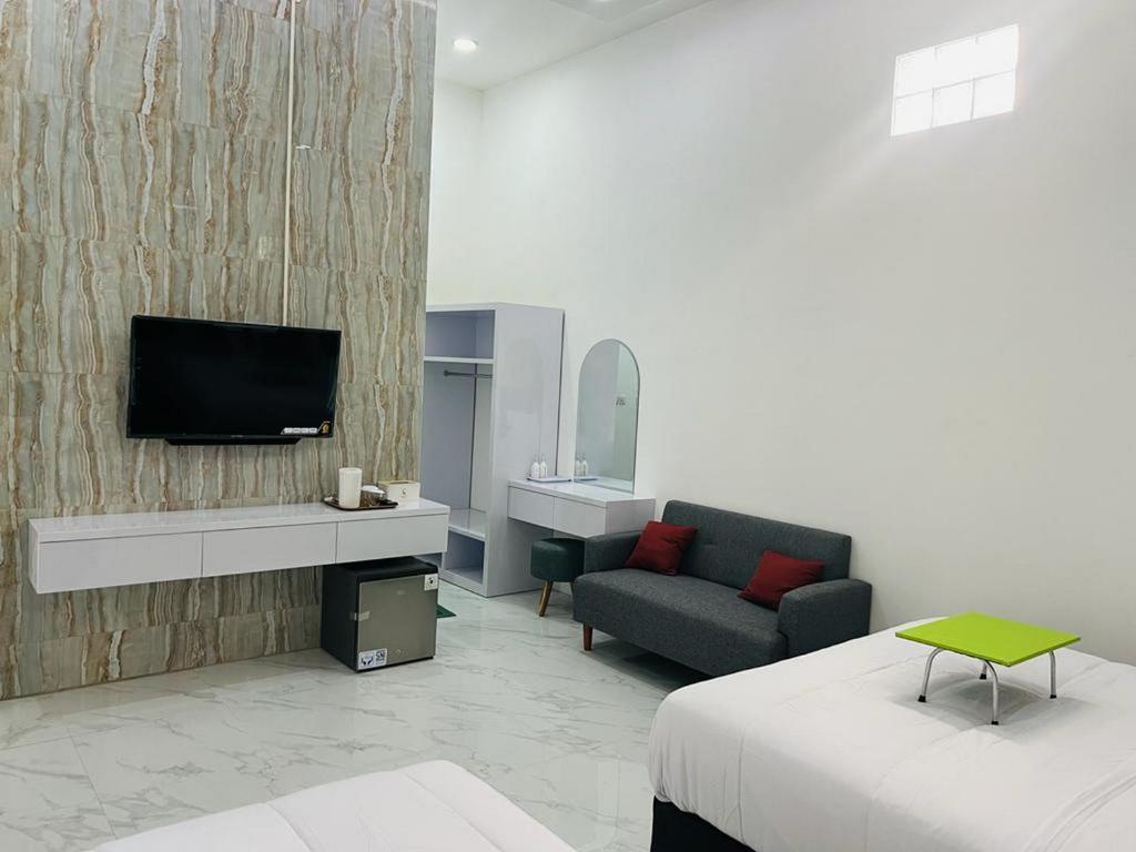 TV o dispositivi per l'intrattenimento presso Urbanview Hotel Nimara Ngawi by RedDoorz