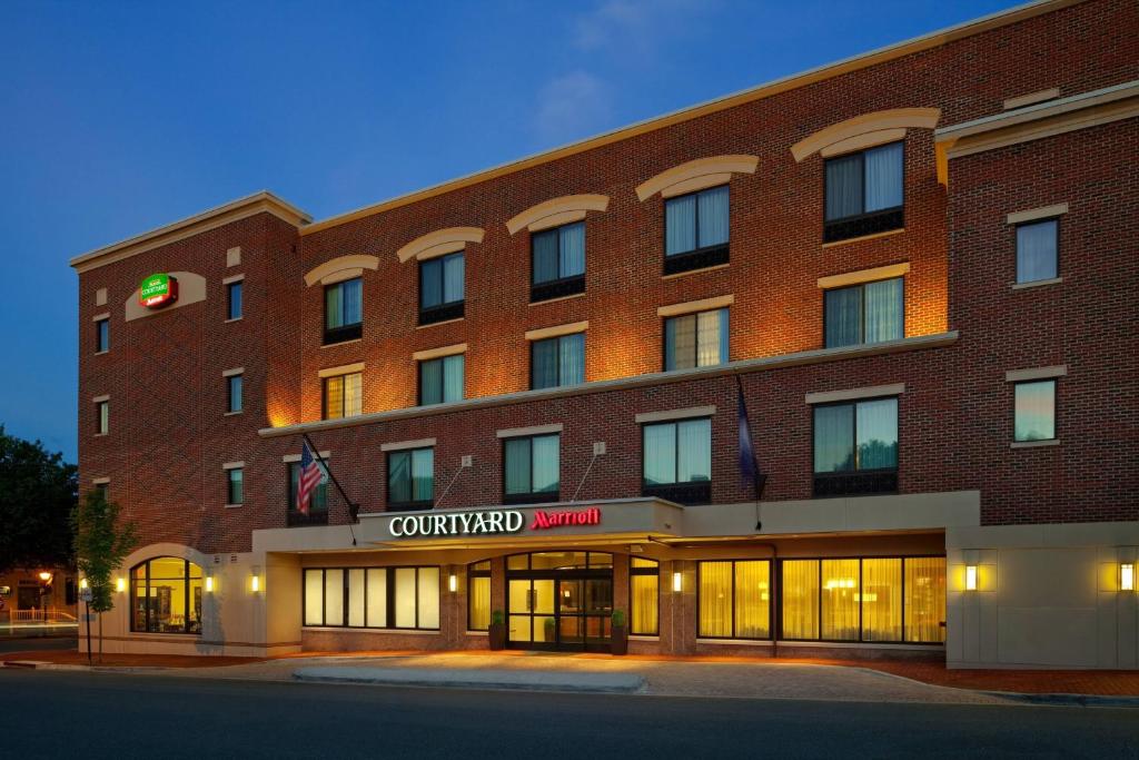 a large red brick building with a hotel at Courtyard Fredericksburg Historic District in Fredericksburg