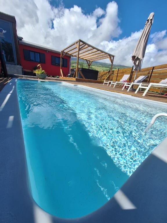 Bazén v ubytování Villa Le Cyprès classée 4 Etoiles billard, piscine et jacuzzi nebo v jeho okolí