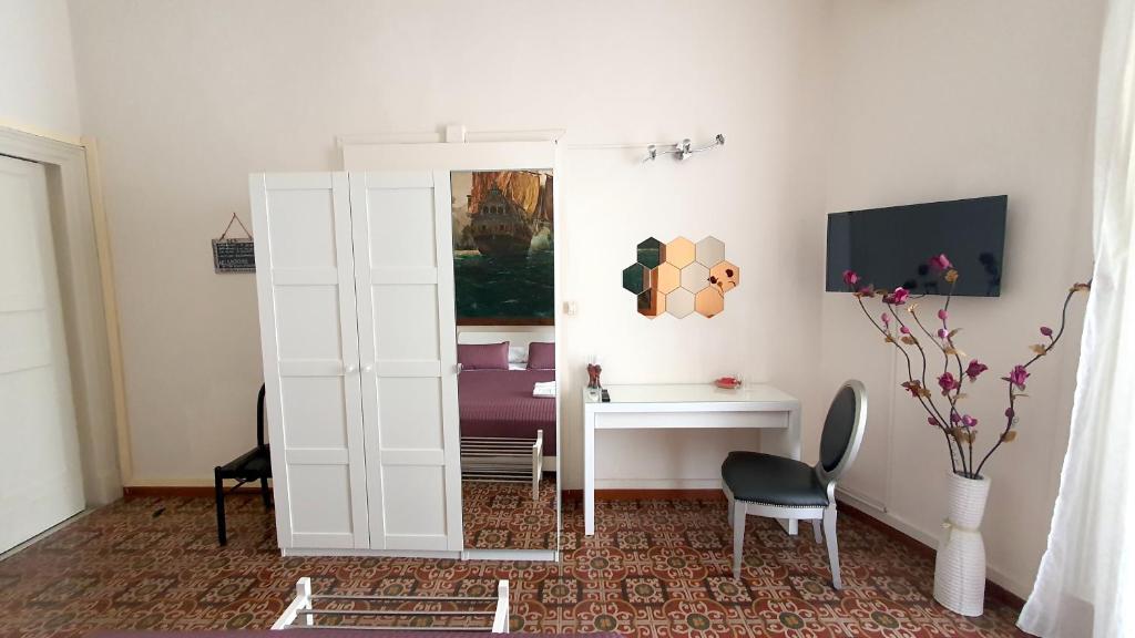 Un televizor și/sau centru de divertisment la Cortile Stesicoro