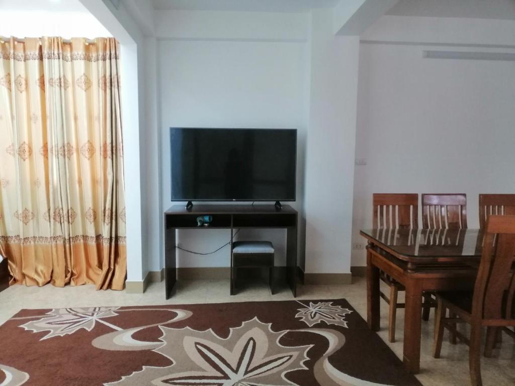 TV a/nebo společenská místnost v ubytování Mia Sen Vong Hotel Ha Noi
