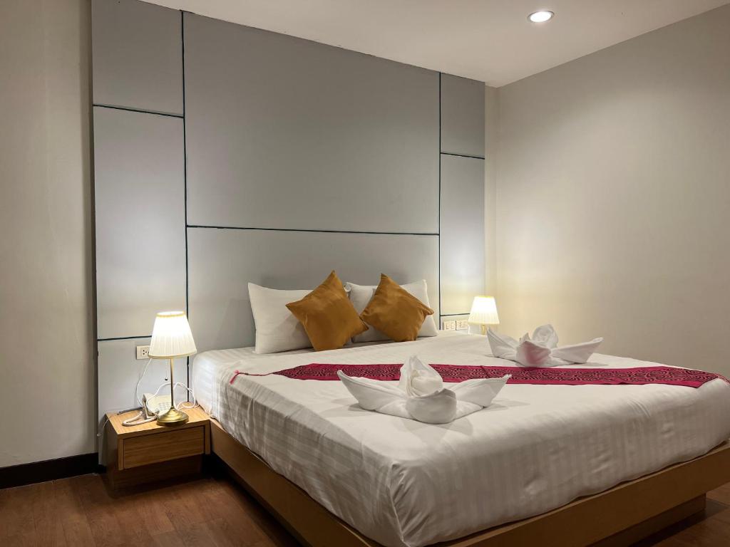 Postel nebo postele na pokoji v ubytování Zephyr Grand Hotel