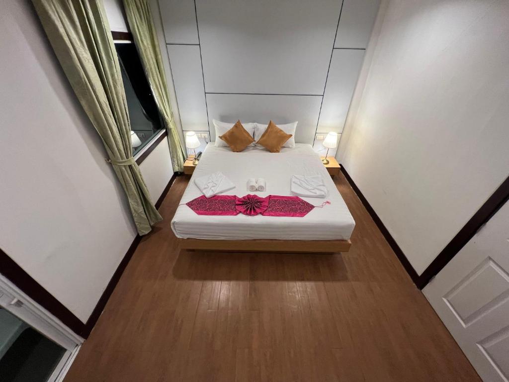 Postel nebo postele na pokoji v ubytování Zephyr Grand Hotel