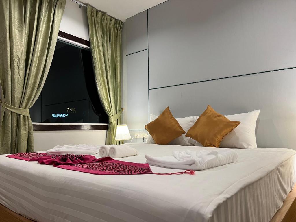 Postel nebo postele na pokoji v ubytování Zephyr Grand Hotel
