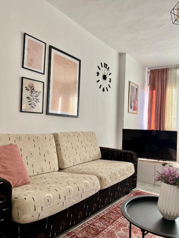 Stay in Tirana Sunny Apartment Located in Center 02 - Image 5