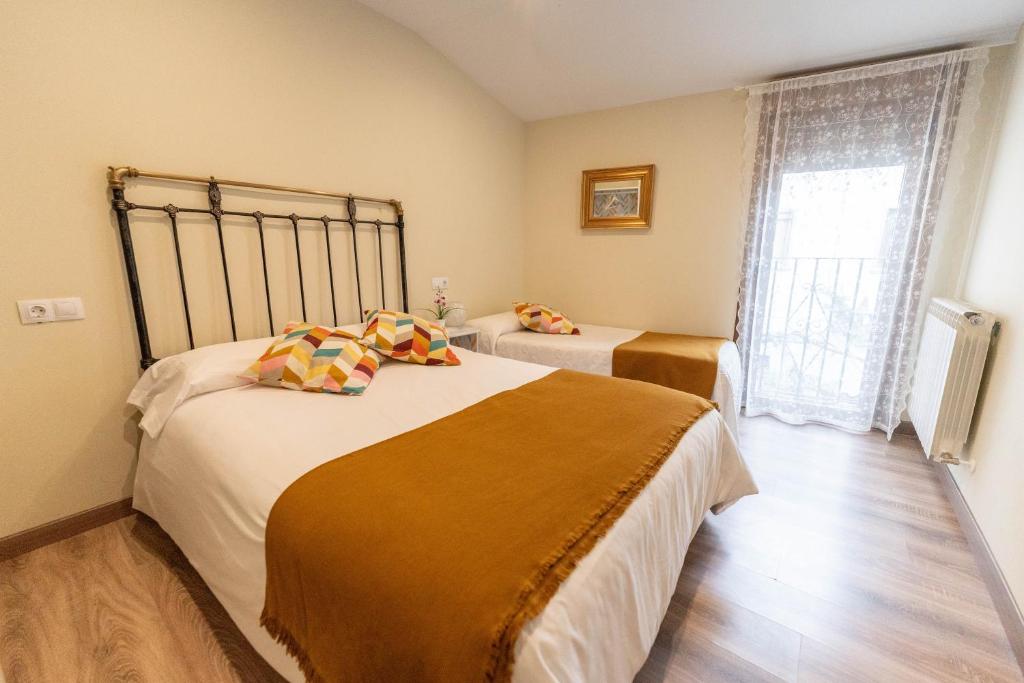 Postel nebo postele na pokoji v ubytování Casa rural MAZA especial grupos