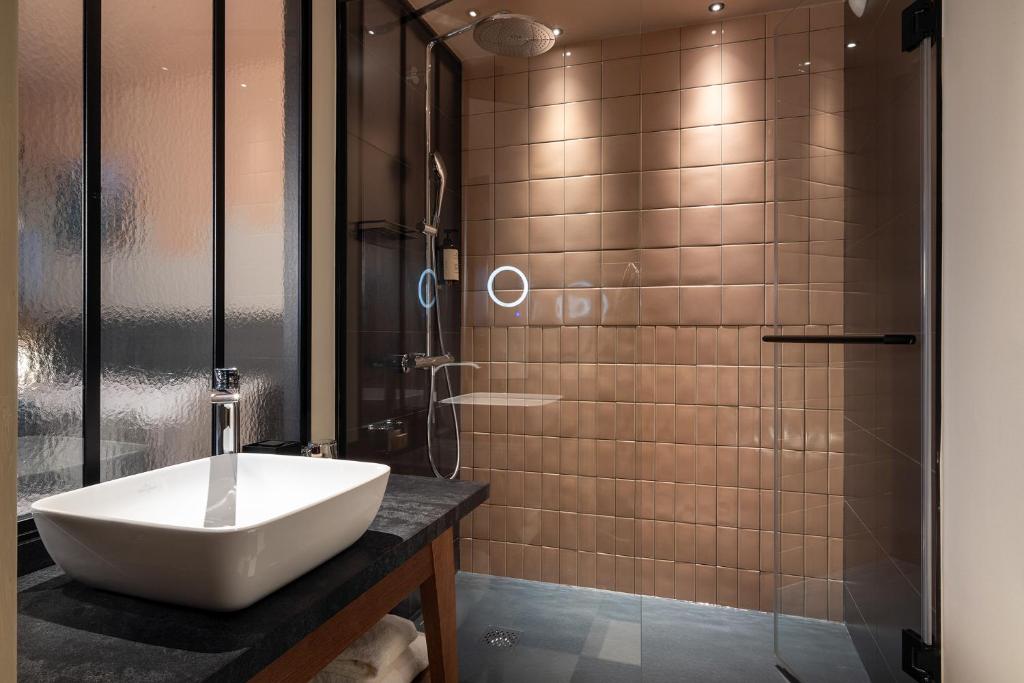 Les Artistes - Resim 21