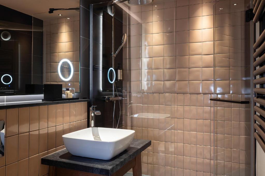 Les Artistes - Resim 20