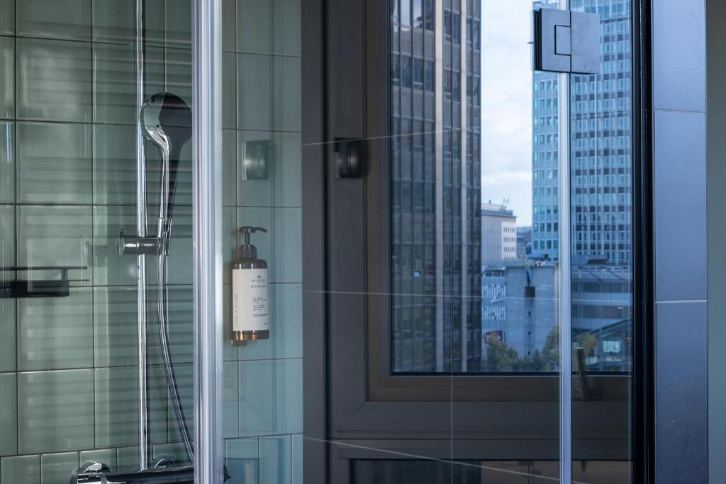 Les Artistes - Resim 23