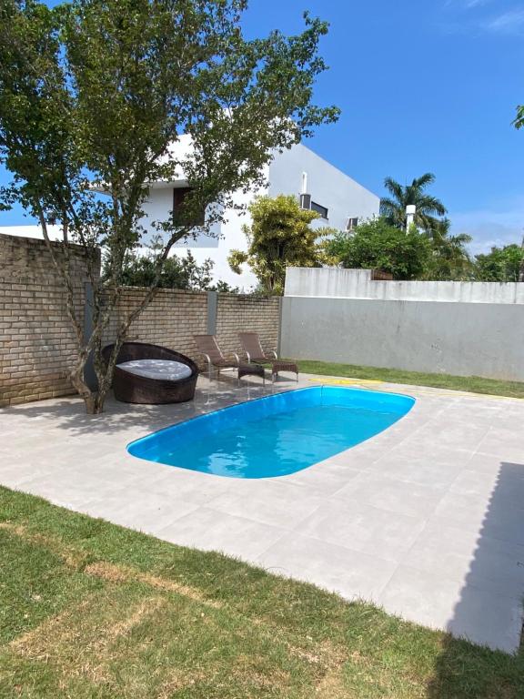 Linda Casa nova toda mobiliada com 3 suítes e 1 quarto para 6  